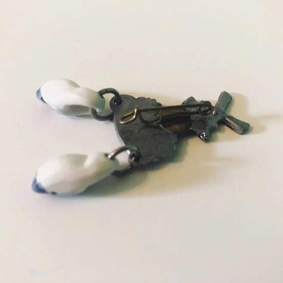 Vintage Holland Souvenir Pin Miniature Clogs Windmills  Dutch Travel - Picture 3 of 6